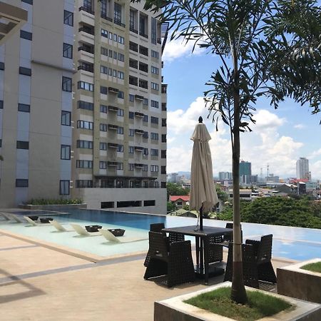 The Persimmon Studios Near Ayala And Sm City Себу Экстерьер фото