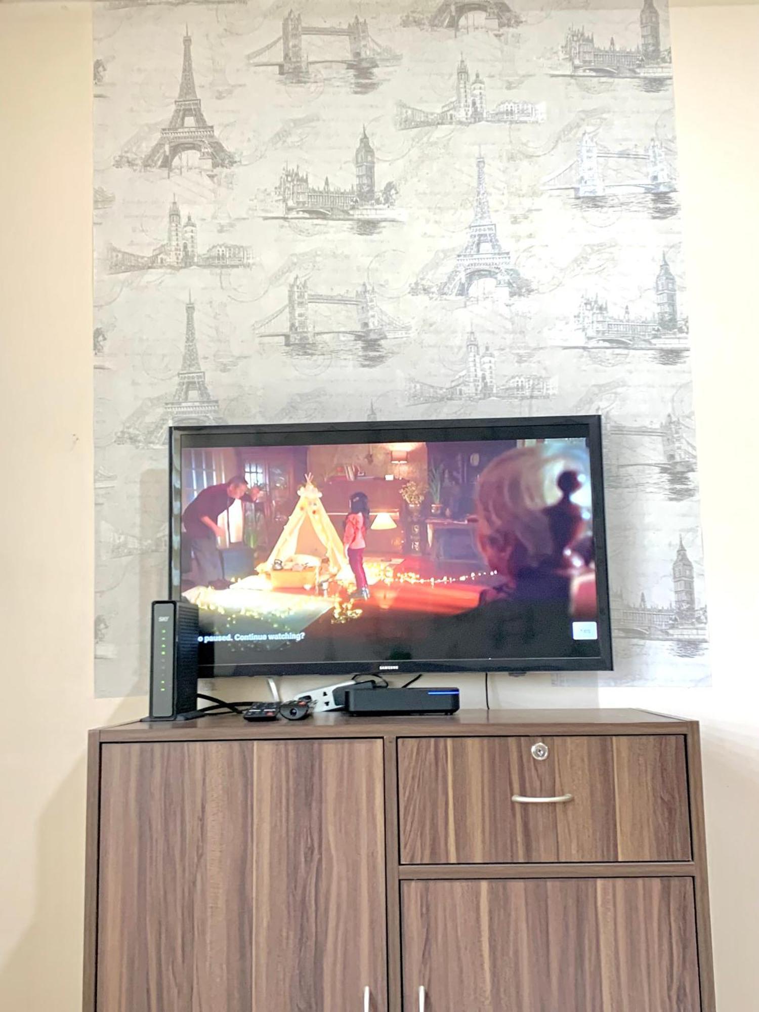 The Persimmon Studios Near Ayala And Sm City Себу Экстерьер фото