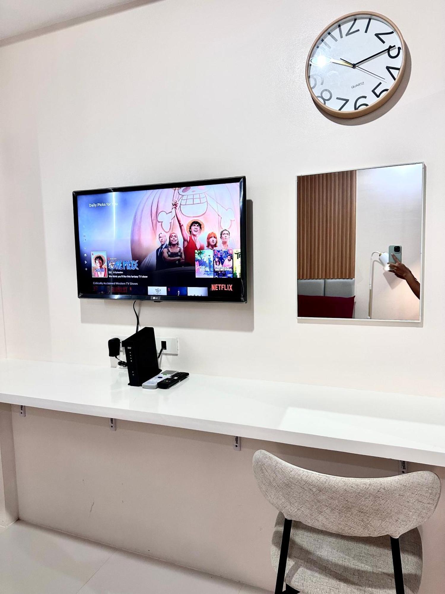The Persimmon Studios Near Ayala And Sm City Себу Экстерьер фото