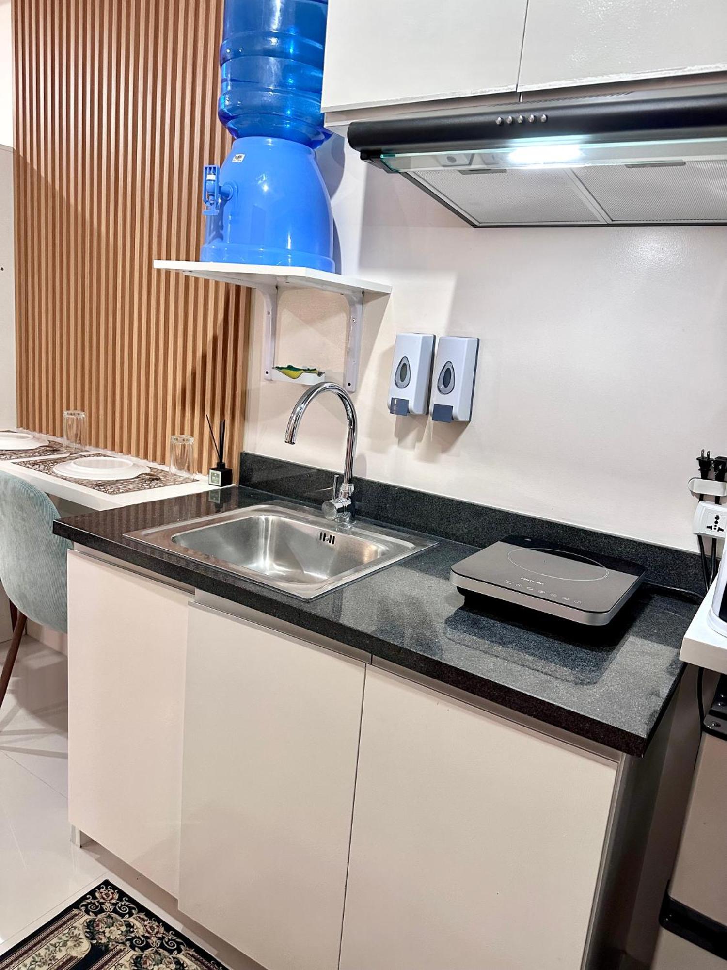 The Persimmon Studios Near Ayala And Sm City Себу Экстерьер фото