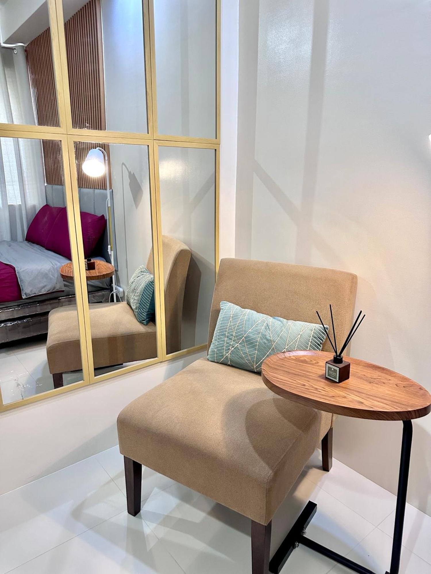 The Persimmon Studios Near Ayala And Sm City Себу Экстерьер фото