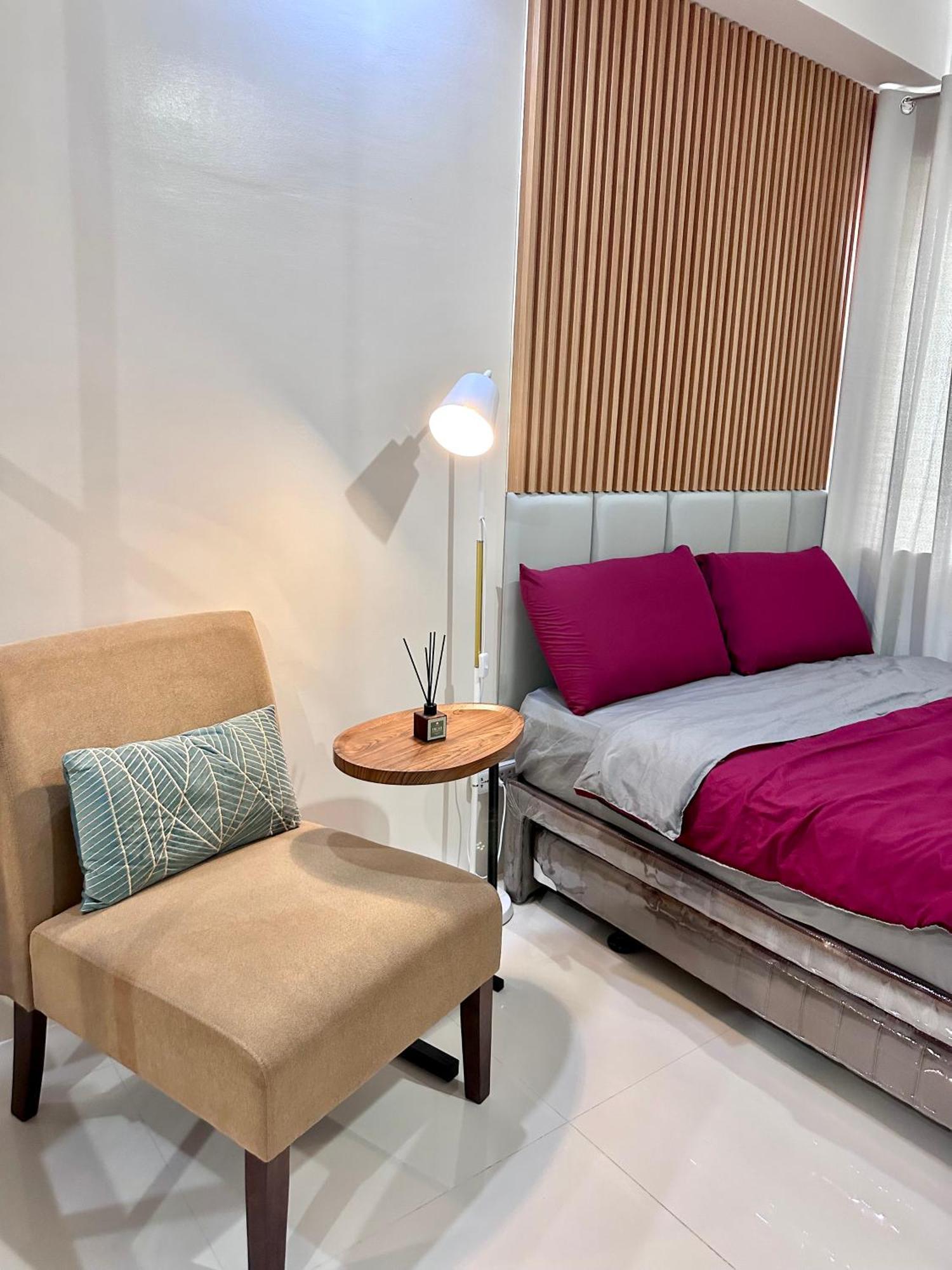The Persimmon Studios Near Ayala And Sm City Себу Экстерьер фото