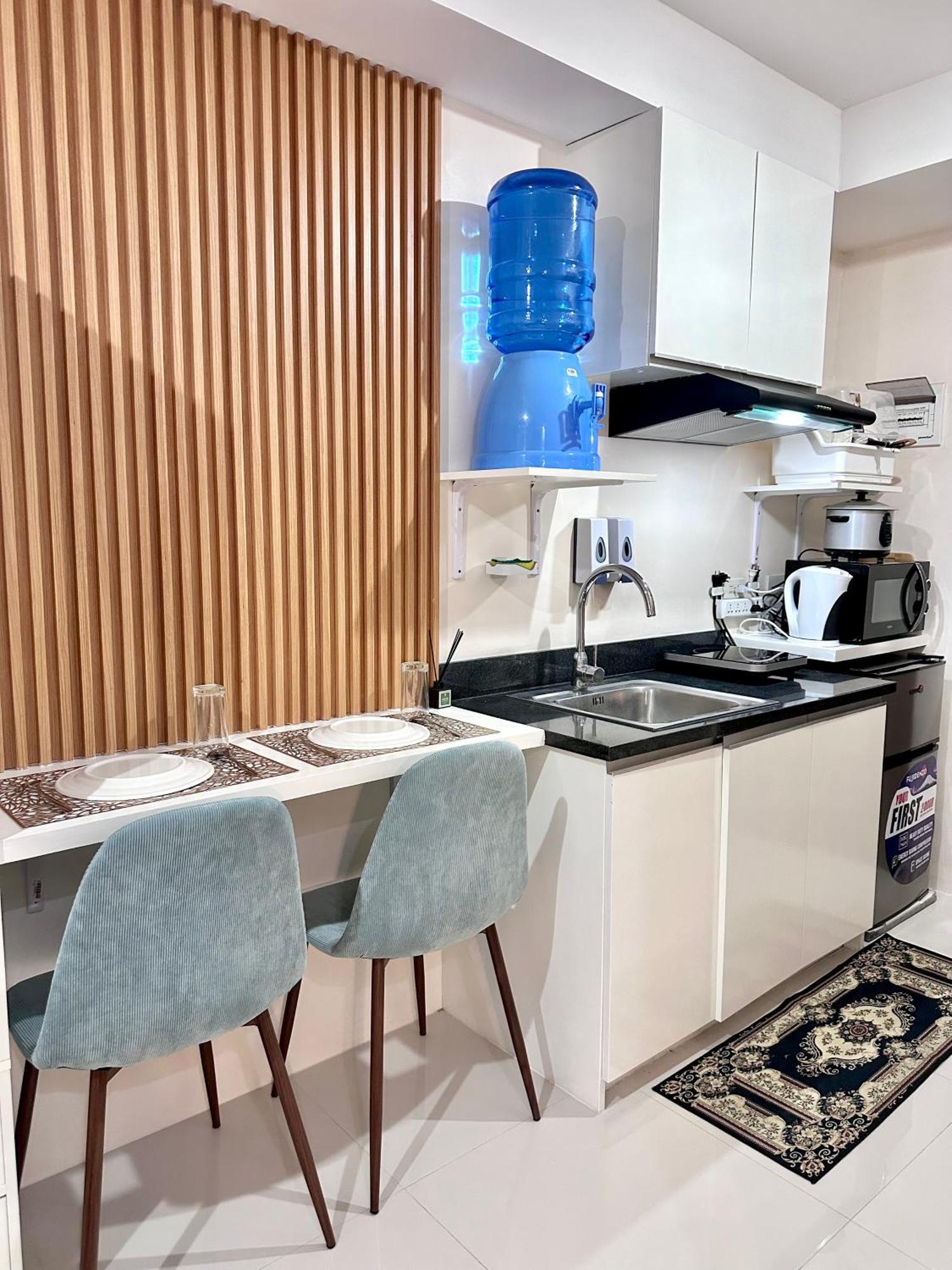The Persimmon Studios Near Ayala And Sm City Себу Экстерьер фото