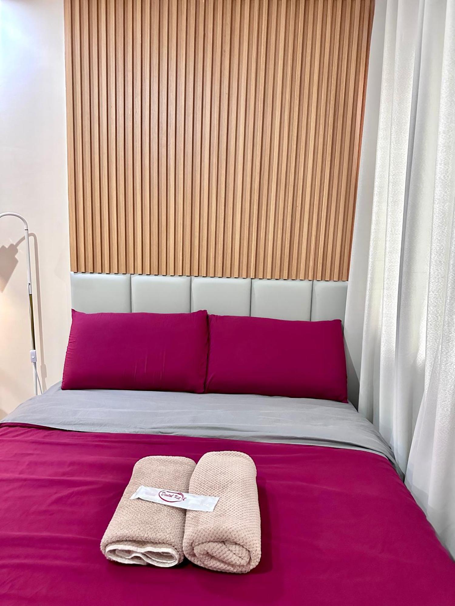 The Persimmon Studios Near Ayala And Sm City Себу Номер фото