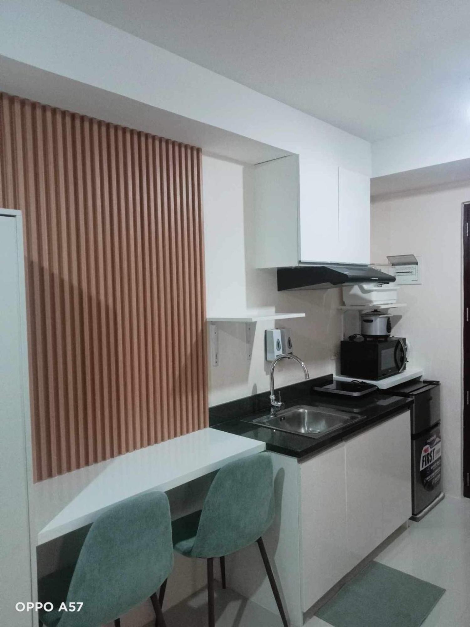 The Persimmon Studios Near Ayala And Sm City Себу Номер фото