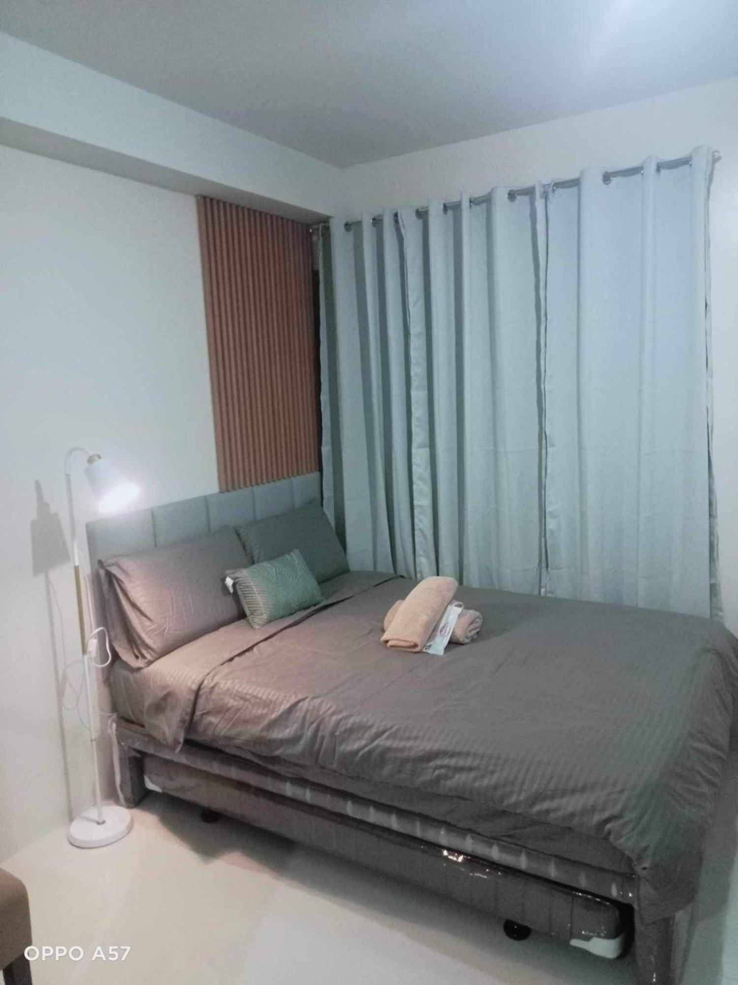 The Persimmon Studios Near Ayala And Sm City Себу Номер фото