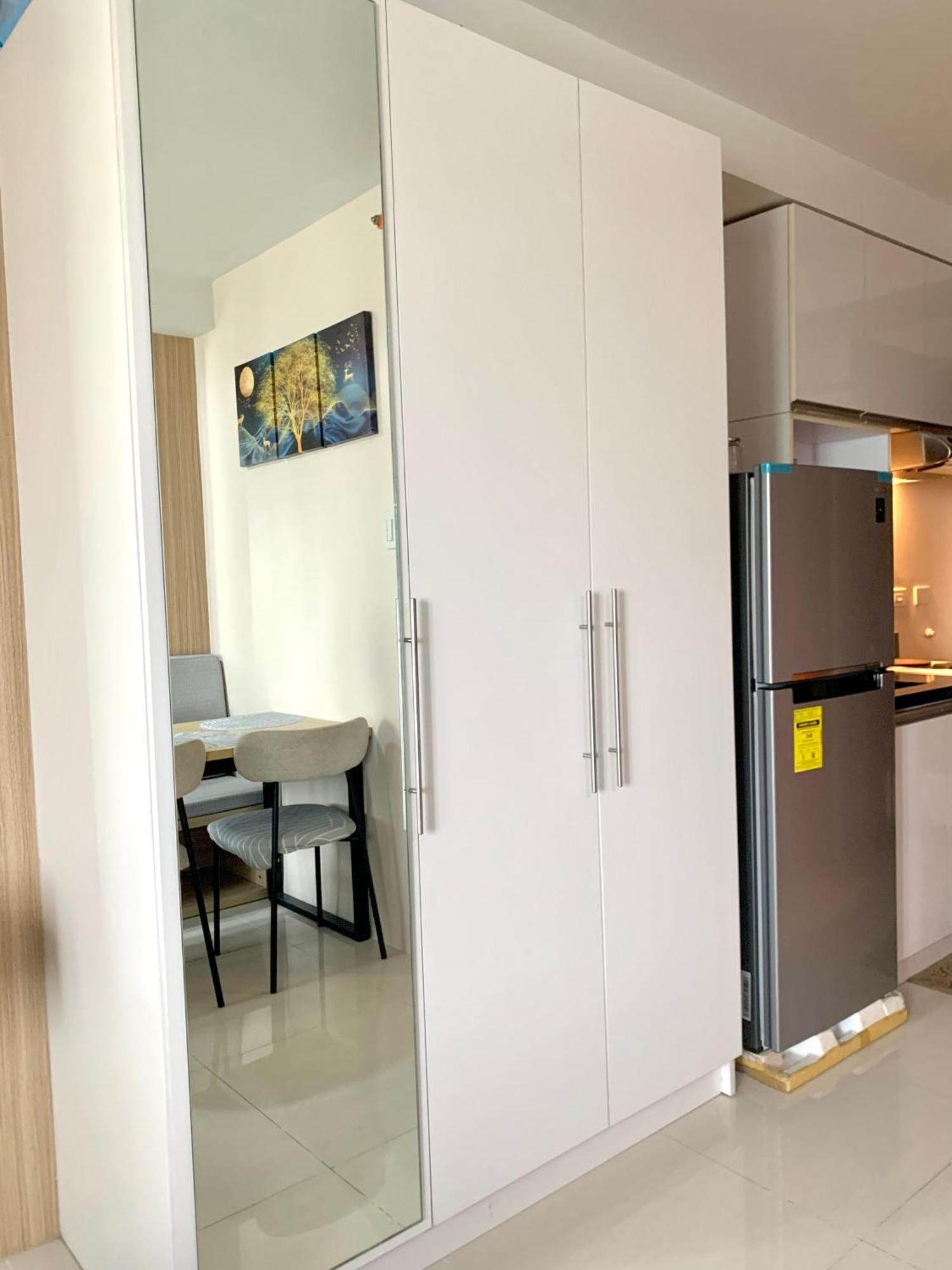 The Persimmon Studios Near Ayala And Sm City Себу Номер фото