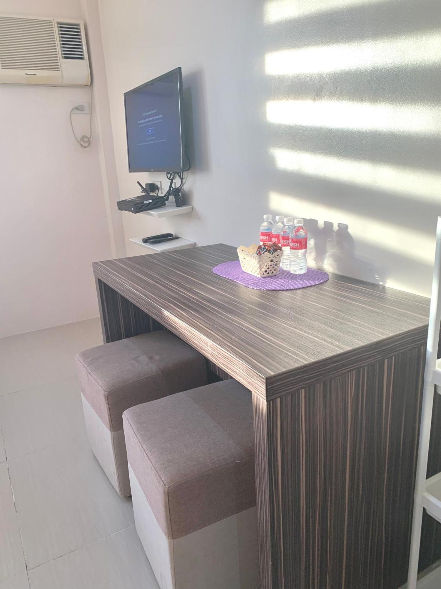 The Persimmon Studios Near Ayala And Sm City Себу Номер фото