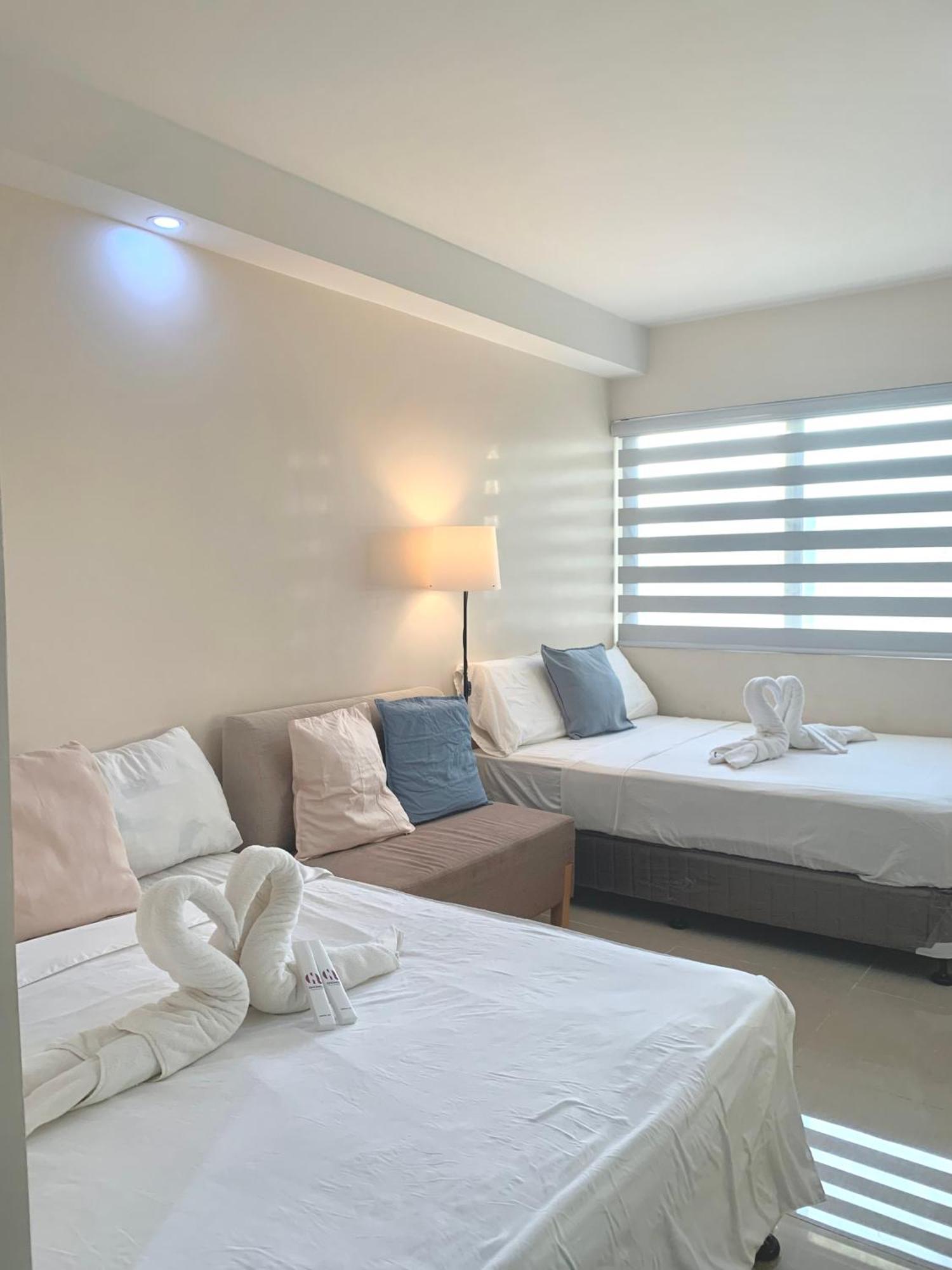 The Persimmon Studios Near Ayala And Sm City Себу Номер фото