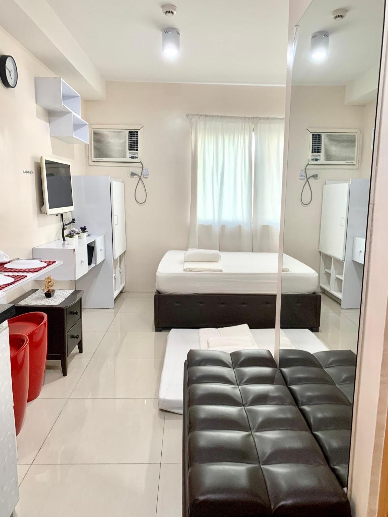 The Persimmon Studios Near Ayala And Sm City Себу Номер фото