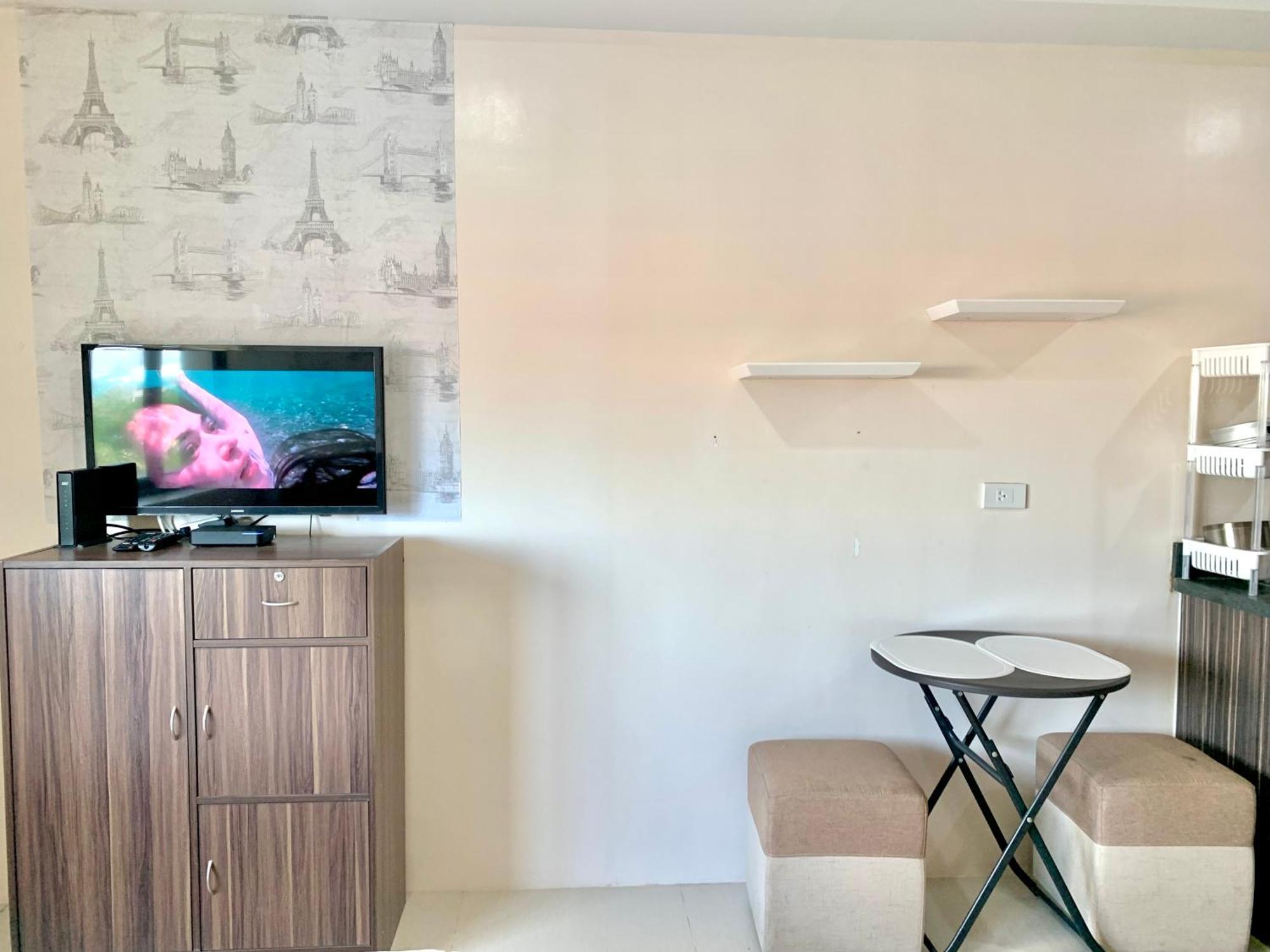 The Persimmon Studios Near Ayala And Sm City Себу Номер фото