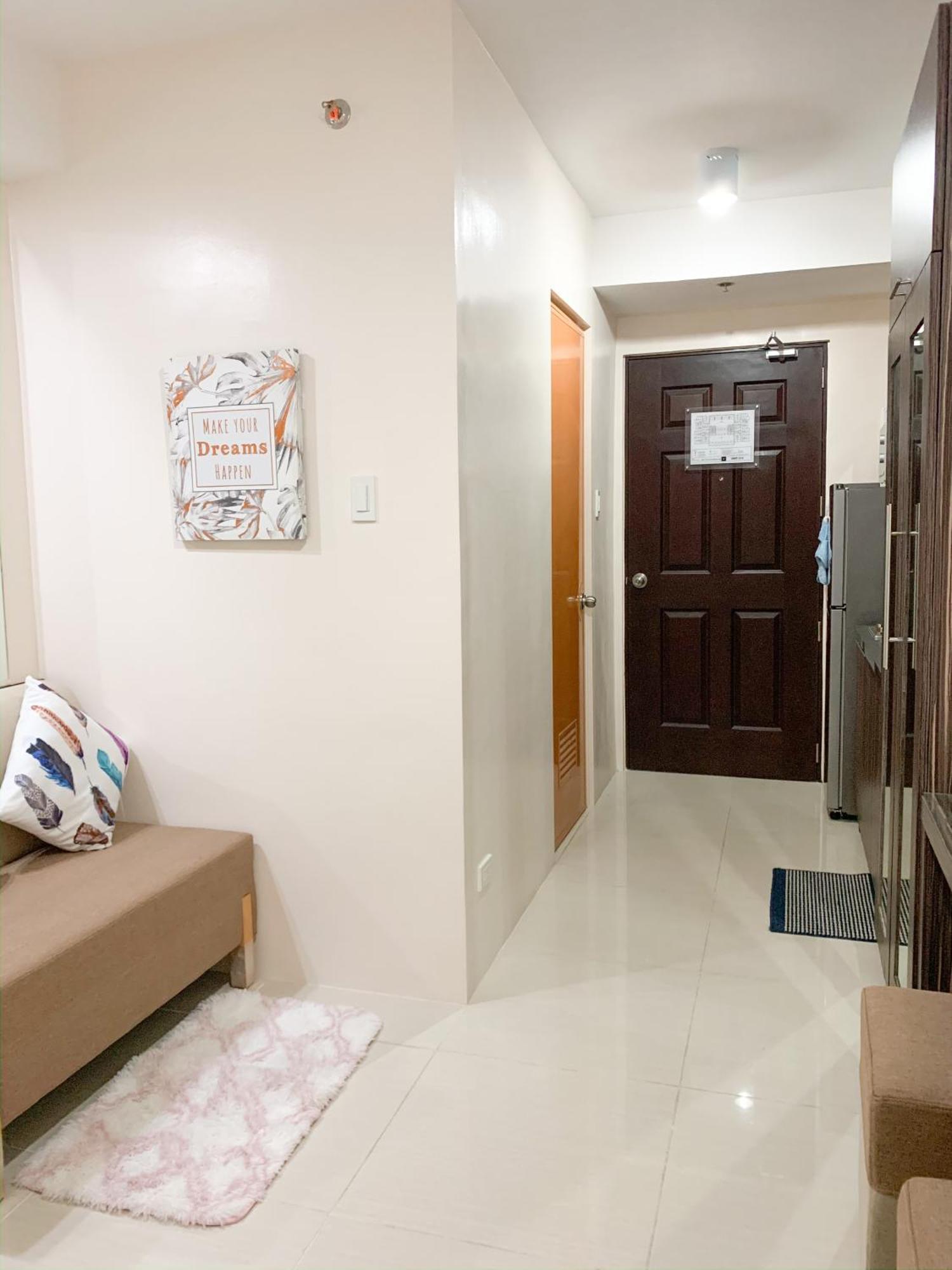 The Persimmon Studios Near Ayala And Sm City Себу Номер фото