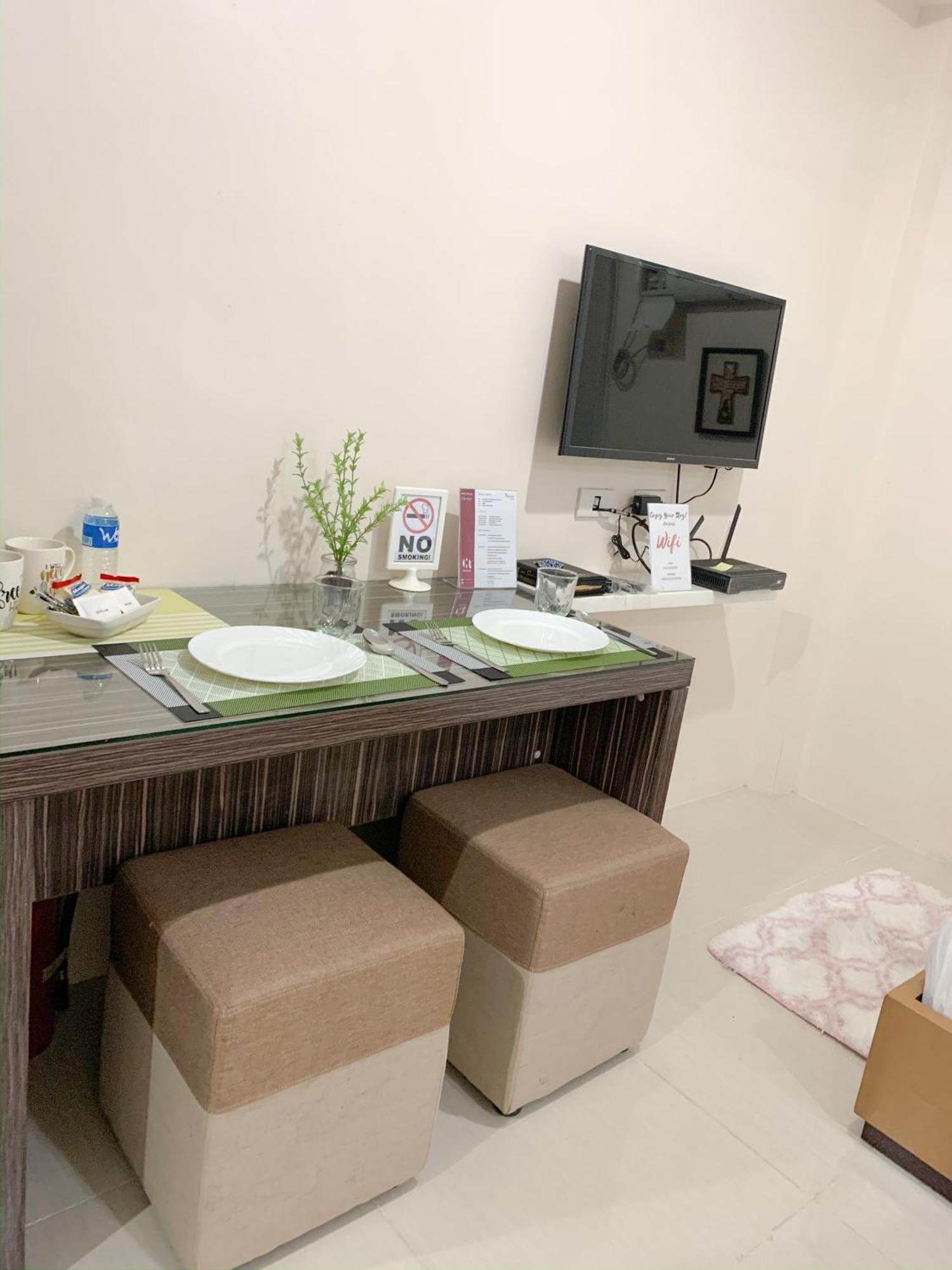 The Persimmon Studios Near Ayala And Sm City Себу Номер фото