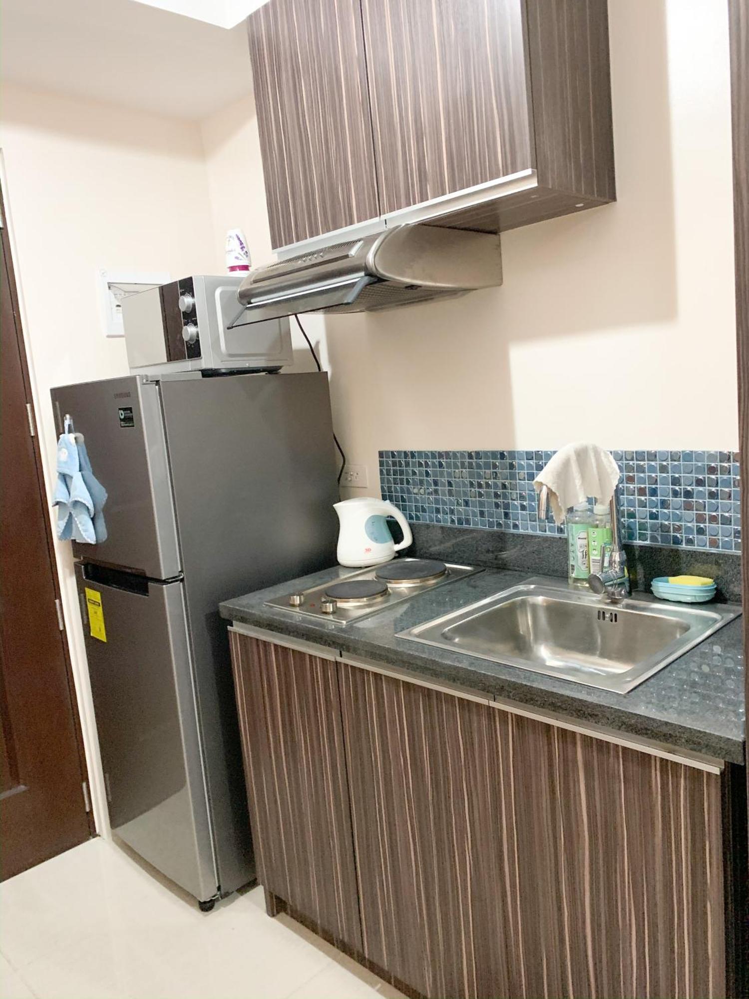 The Persimmon Studios Near Ayala And Sm City Себу Номер фото
