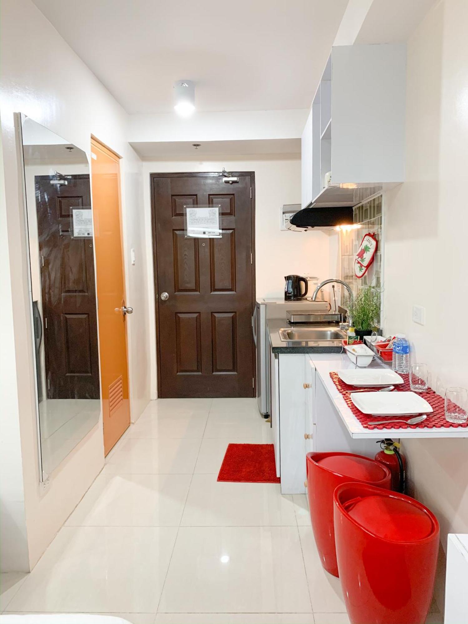 The Persimmon Studios Near Ayala And Sm City Себу Номер фото