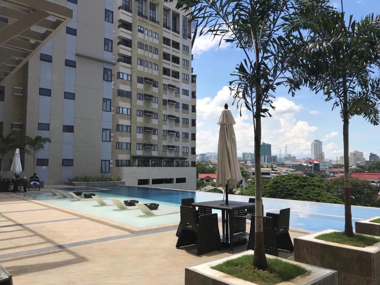 The Persimmon Studios Near Ayala And Sm City Себу Экстерьер фото