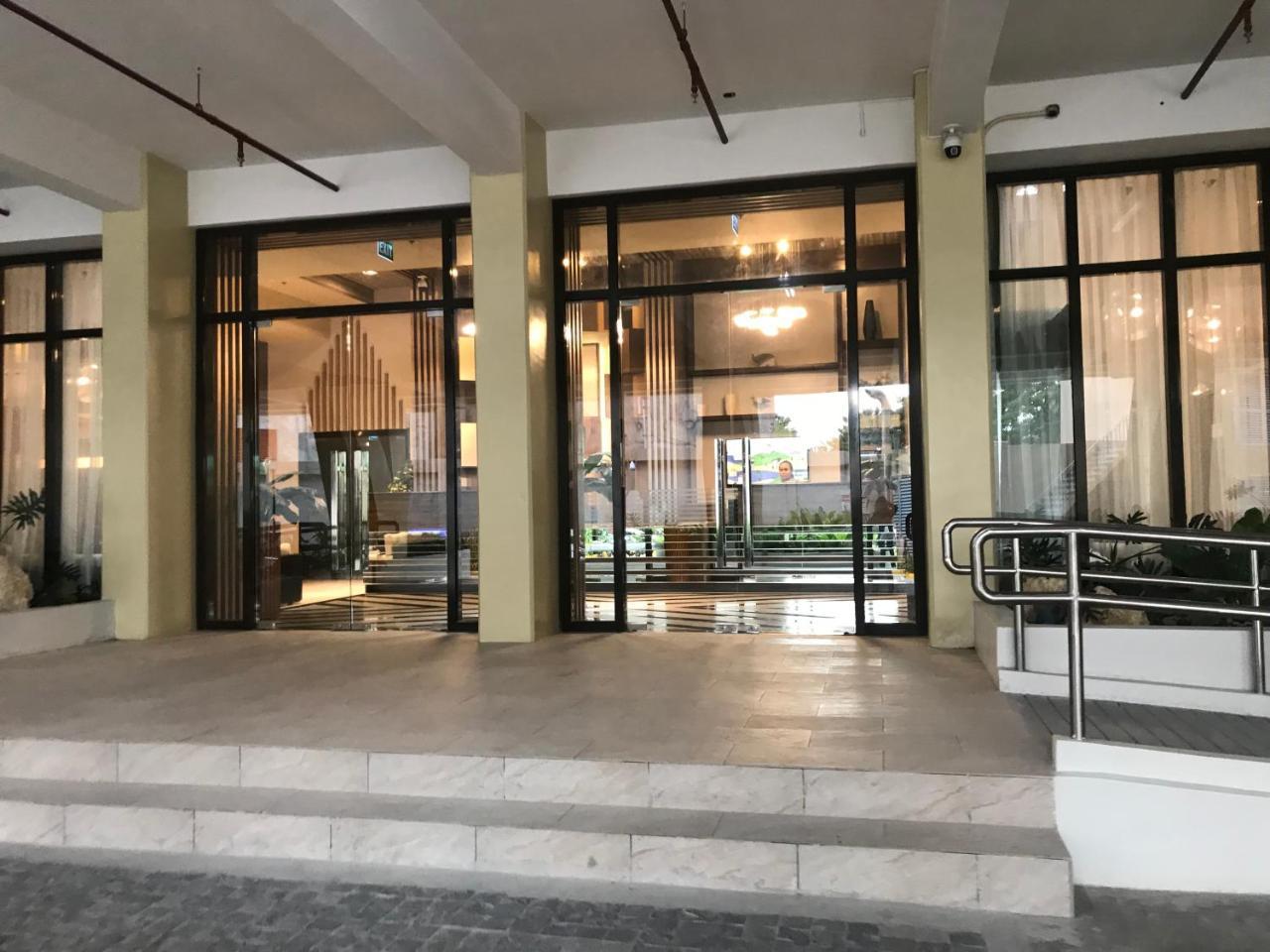 The Persimmon Studios Near Ayala And Sm City Себу Экстерьер фото